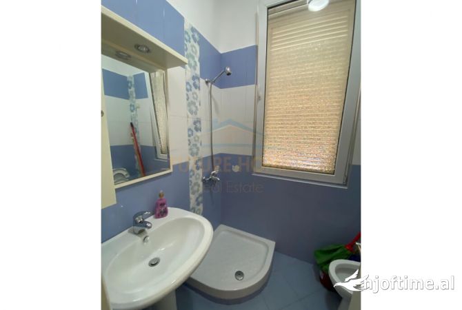 Shtepi me qera Apartament ne Tirane, 3+1, Mobilimi E mobiluar, Pagesa 600  Euro.