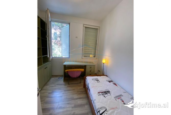 Shtepi me qera Apartament ne Tirane, 3+1, Mobilimi E mobiluar, Pagesa 600  Euro.