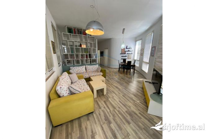 Shtepi me qera Apartament ne Tirane, 3+1, Mobilimi E mobiluar, Pagesa 600  Euro.