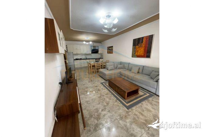 Shtepi me qera 2+1 ne Tirane - 900 Euro