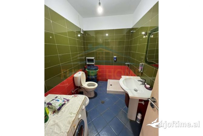 Shtepi ne shitje Apartament ne Tirane, 2+1, Mobilimi E mobiluar, Pagesa 125,000  Euro.