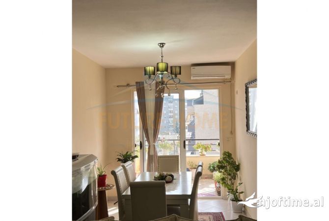Shtepi ne shitje Apartament ne Tirane, 2+1, Mobilimi E mobiluar, Pagesa 125,000  Euro.