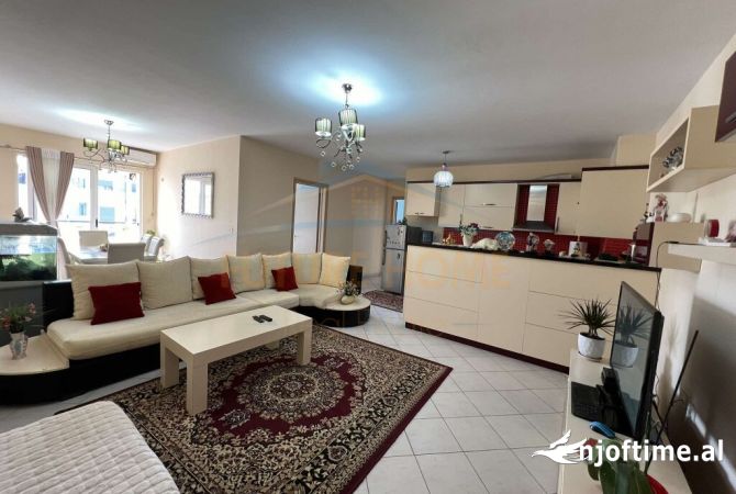 Shtepi ne shitje Apartament ne Tirane, 2+1, Mobilimi E mobiluar, Pagesa 125,000  Euro.