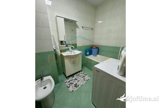 Shtepi ne shitje Apartament ne Tirane, 3+1, Mobilimi E mobiluar, Pagesa 180,000  Euro.