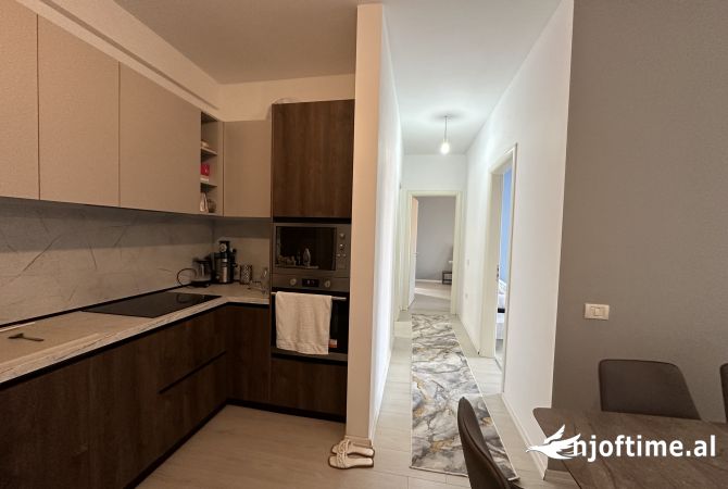 Shtepi ne shitje Apartament ne Tirane, 2+1, Mobilimi E mobiluar, Pagesa 195,000  Euro.