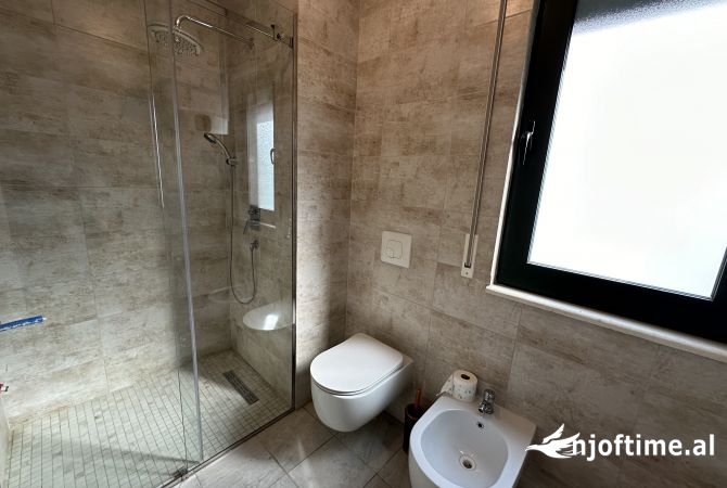 Shtepi ne shitje Apartament ne Tirane, 2+1, Mobilimi E mobiluar, Pagesa 195,000  Euro.