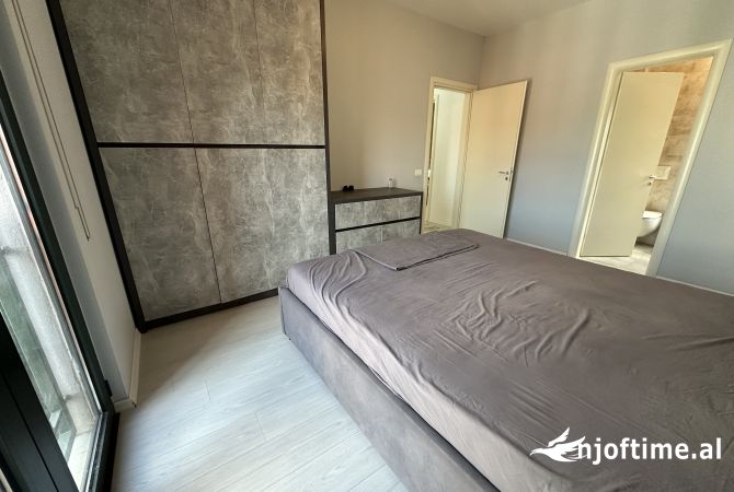 Shtepi ne shitje Apartament ne Tirane, 2+1, Mobilimi E mobiluar, Pagesa 195,000  Euro.
