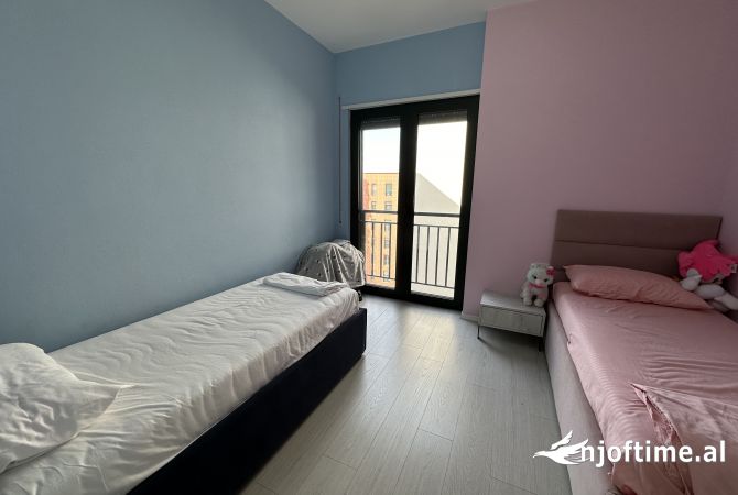 Shtepi ne shitje Apartament ne Tirane, 2+1, Mobilimi E mobiluar, Pagesa 195,000  Euro.