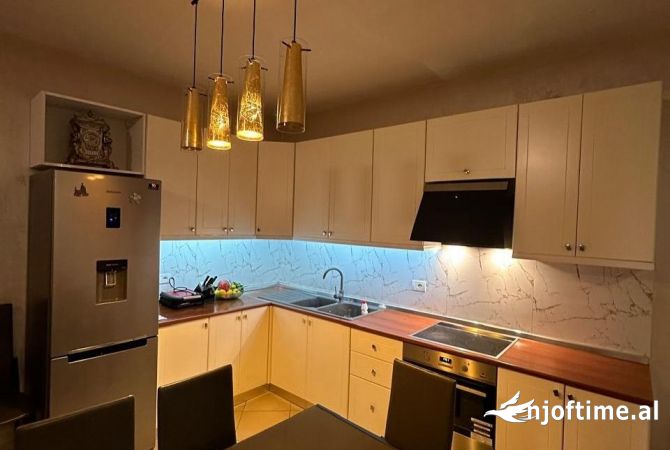 Shtepi ne shitje Apartament ne Tirane, 3+1, Mobilimi E mobiluar, Pagesa 139,900  Euro.