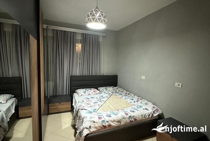 Shtepi ne shitje Apartament ne Tirane, 3+1, Mobilimi E mobiluar, Pagesa 139,900  Euro.