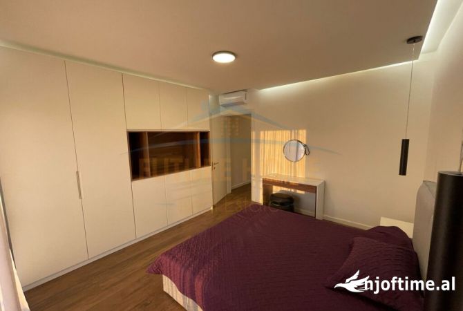 Shtepi ne shitje Apartament ne Tirane, 3+1, Mobilimi E mobiluar, Pagesa 630,000  Euro.