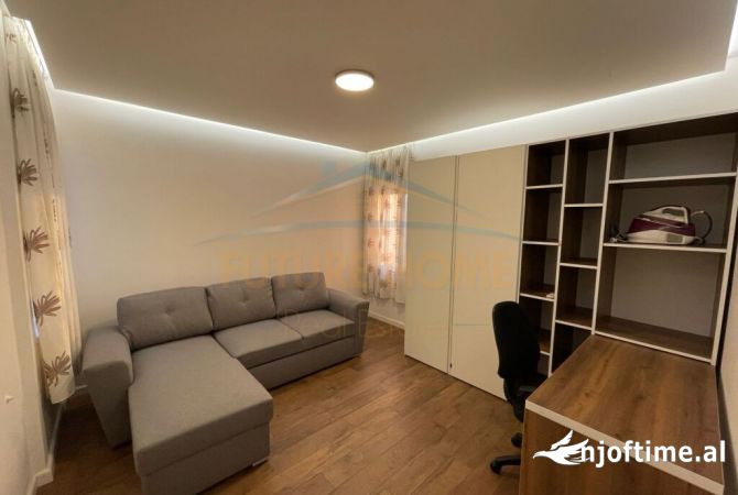 Shtepi ne shitje Apartament ne Tirane, 3+1, Mobilimi E mobiluar, Pagesa 630,000  Euro.