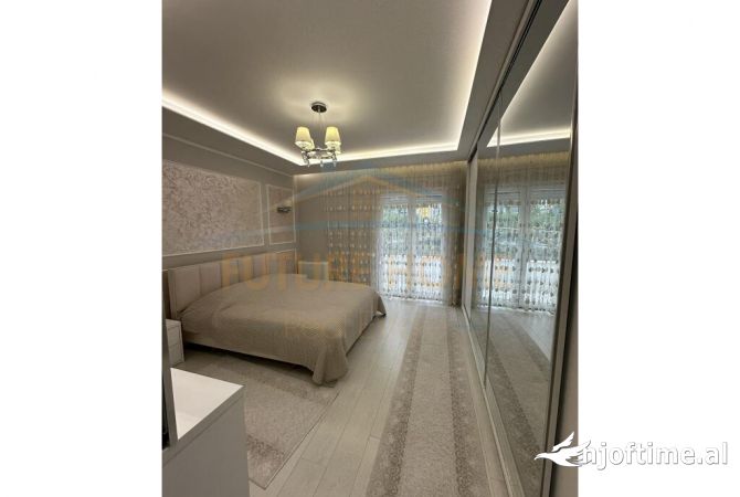 Shtepi me qera Apartament ne Tirane, 3+1, Mobilimi E mobiluar, Pagesa 1,300  Euro.