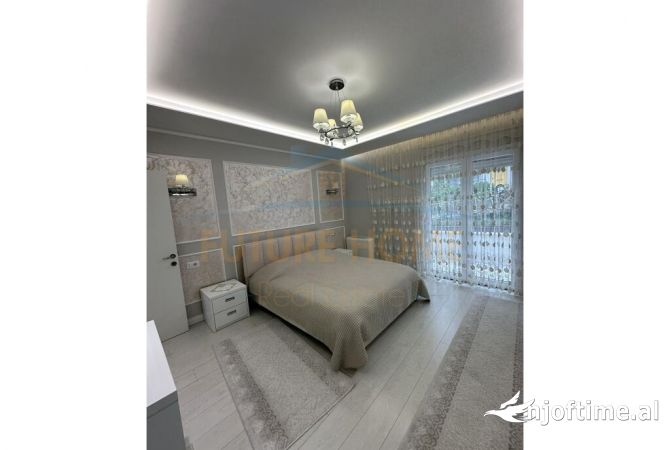 Shtepi me qera Apartament ne Tirane, 3+1, Mobilimi E mobiluar, Pagesa 1,300  Euro.