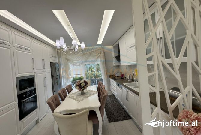 Shtepi me qera Apartament ne Tirane, 3+1, Mobilimi E mobiluar, Pagesa 1,300  Euro.