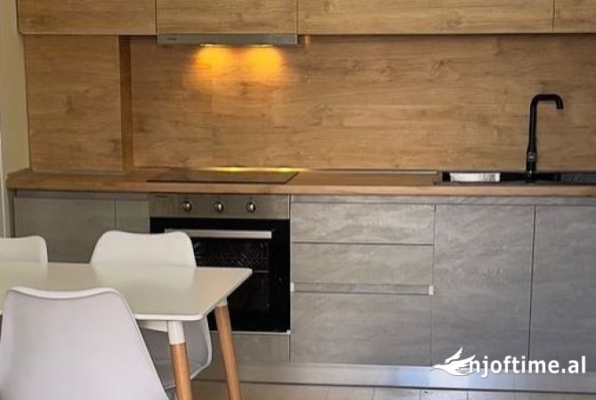Shtepi me qera Apartament ne Tirane, 2+1, Mobilimi E mobiluar, Pagesa 550  Euro.
