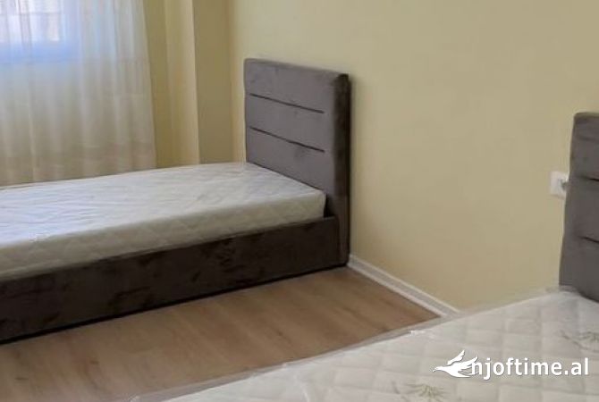 Shtepi me qera Apartament ne Tirane, 2+1, Mobilimi E mobiluar, Pagesa 550  Euro.