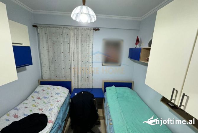 Shtepi ne shitje Apartament ne Tirane, 2+1, Mobilimi E mobiluar, Pagesa 160,000  Euro.