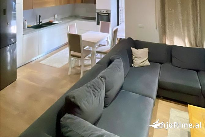 Shtepi ne shitje Duplex(shtepi me 2 kate) ne Tirane, 2+1, Mobilimi E mobiluar, Pagesa 169,000  Euro.