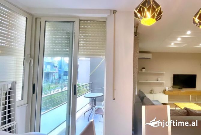 Shtepi ne shitje Duplex(shtepi me 2 kate) ne Tirane, 2+1, Mobilimi E mobiluar, Pagesa 169,000  Euro.