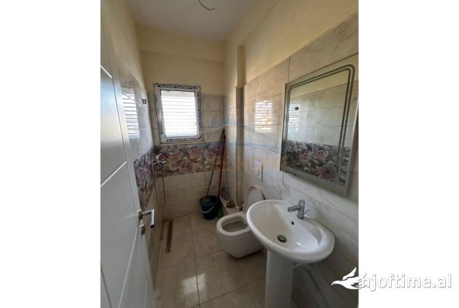 Shtepi ne shitje Apartament ne Tirane, 2+1, Mobilimi E mobiluar, Pagesa 190,000  Euro.