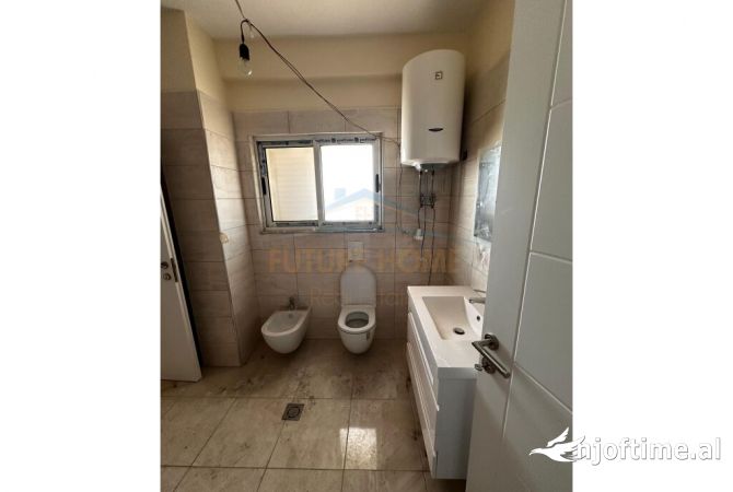 Shtepi ne shitje Apartament ne Tirane, 2+1, Mobilimi E mobiluar, Pagesa 190,000  Euro.