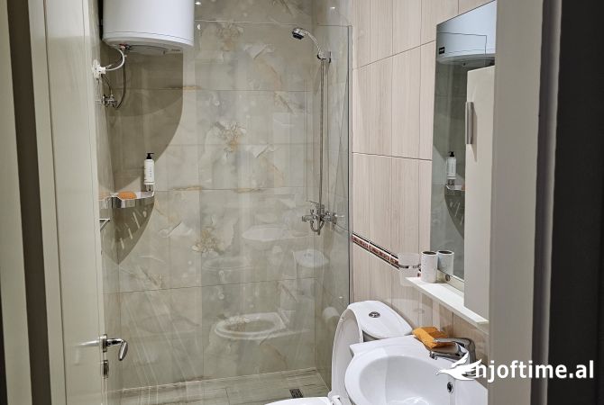 Shtepi ne shitje Apartament ne Tirane, 2+1, Mobilimi E mobiluar, Pagesa 190,000  Euro.