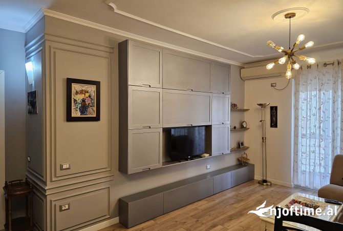 Shtepi ne shitje Apartament ne Tirane, 2+1, Mobilimi E mobiluar, Pagesa 190,000  Euro.