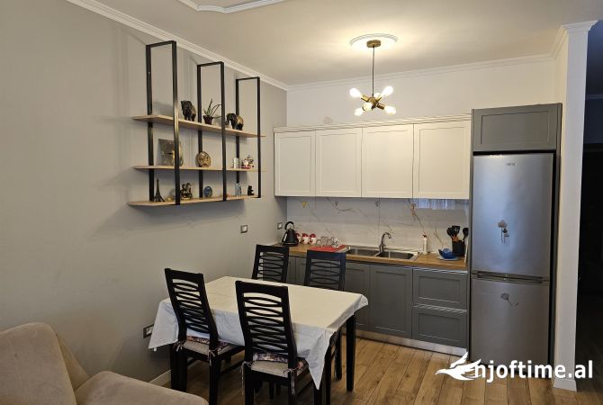 Shtepi ne shitje Apartament ne Tirane, 2+1, Mobilimi E mobiluar, Pagesa 190,000  Euro.