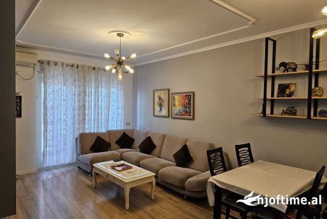 Shtepi ne shitje Apartament ne Tirane, 2+1, Mobilimi E mobiluar, Pagesa 190,000  Euro.