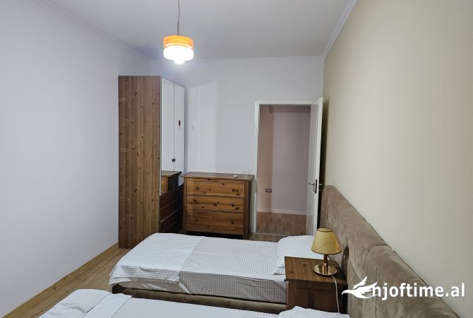 Shtepi ne shitje Apartament ne Tirane, 2+1, Mobilimi E mobiluar, Pagesa 190,000  Euro.