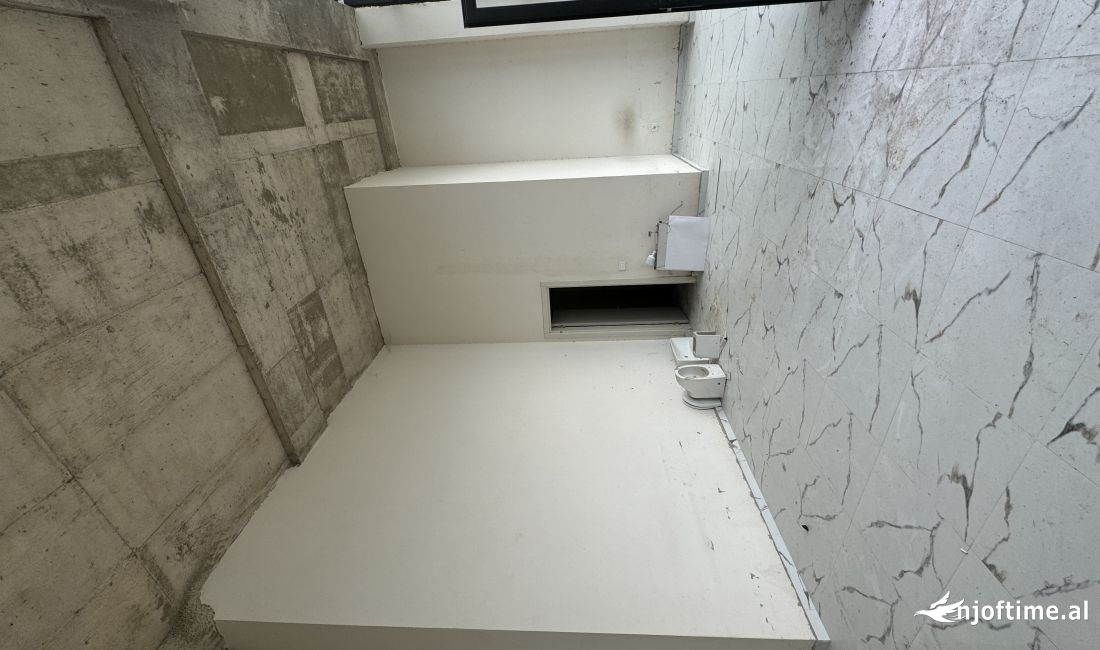 📍 Ish-Dogana ,Ambient biznesi Buze rruge kryesor ,Location Perfekt