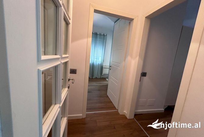 Shtepi me qera Apartament ne Tirane, 2+1, Mobilimi E mobiluar, Pagesa 1,000  Euro.