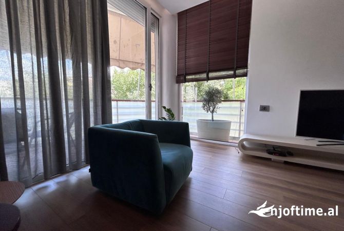 Shtepi me qera Apartament ne Tirane, 2+1, Mobilimi E mobiluar, Pagesa 1,000  Euro.