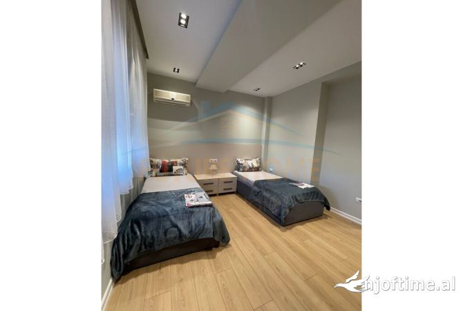 Shtepi me qera Apartament ne Tirane, 2+1, Mobilimi E mobiluar, Pagesa 700  Euro.