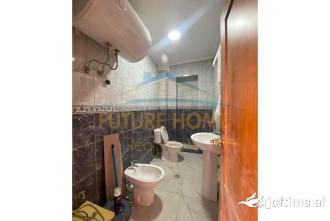 Shtepi ne shitje Apartament ne Tirane, 2+1, Mobilimi Bosh, pa mobiluar, Pagesa 138,000  Euro.