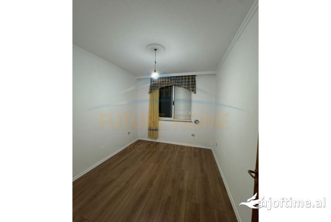 Shtepi me qera Apartament ne Tirane, 3+1, Mobilimi Bosh, pa mobiluar, Pagesa 700  Euro.