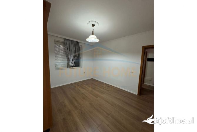Shtepi me qera Apartament ne Tirane, 3+1, Mobilimi Bosh, pa mobiluar, Pagesa 700  Euro.
