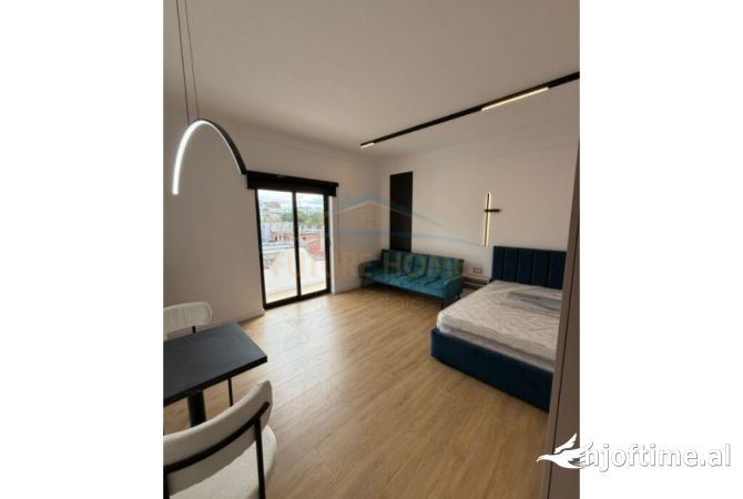 Shtepi me qera Garsoniere ne Tirane - 450 Euro