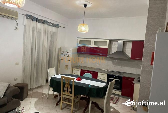 Shtepi me qera Apartament ne Tirane, 2+1, Mobilimi E mobiluar, Pagesa 490  Euro.