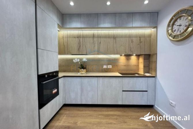 Shtepi ne shitje Apartament ne Tirane, 2+1, Mobilimi E mobiluar, Pagesa 225,000  Euro.