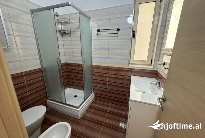 Shtepi ne shitje Apartament ne Tirane, 2+1, Mobilimi E mobiluar, Pagesa 198,000  Euro.