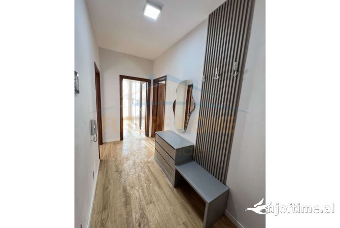 Shtepi ne shitje Apartament ne Tirane, 2+1, Mobilimi Bosh, pa mobiluar, Pagesa 118,000  Euro.