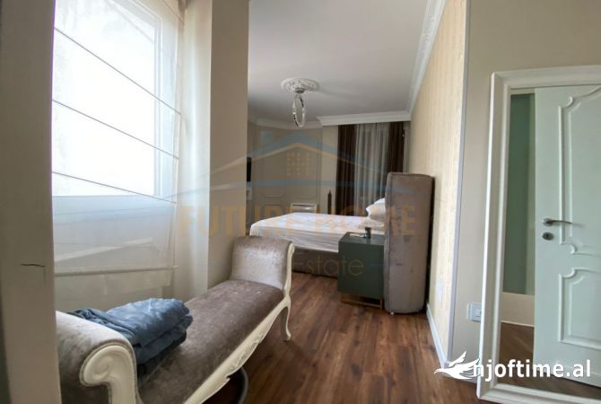 Shtepi ne shitje Duplex(shtepi me 2 kate) ne Tirane, 3+1, Mobilimi E mobiluar, Pagesa 561,000  Euro.