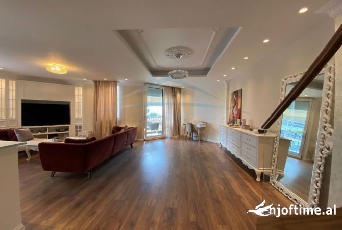 Shtepi ne shitje Duplex(shtepi me 2 kate) ne Tirane, 3+1, Mobilimi E mobiluar, Pagesa 561,000  Euro.