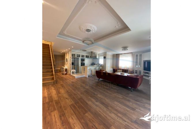 Shtepi ne shitje Duplex(shtepi me 2 kate) ne Tirane, 3+1, Mobilimi E mobiluar, Pagesa 561,000  Euro.