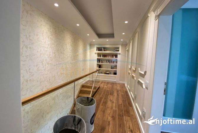 Shtepi ne shitje Duplex(shtepi me 2 kate) ne Tirane, 3+1, Mobilimi E mobiluar, Pagesa 561,000  Euro.