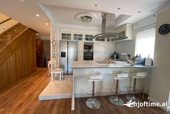 Shtepi ne shitje Duplex(shtepi me 2 kate) ne Tirane, 3+1, Mobilimi E mobiluar, Pagesa 561,000  Euro.