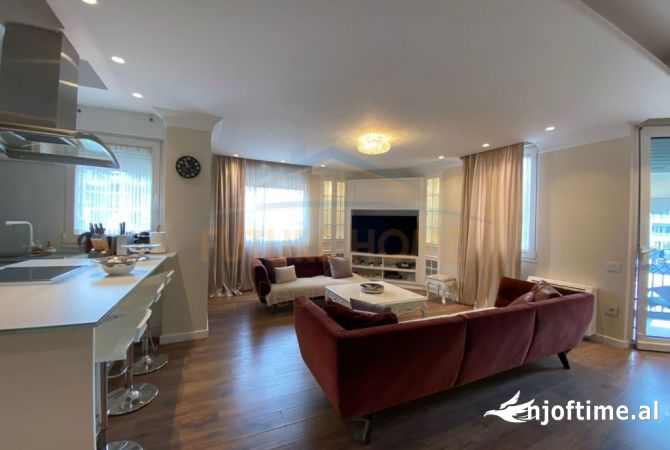 Shtepi ne shitje Duplex(shtepi me 2 kate) ne Tirane, 3+1, Mobilimi E mobiluar, Pagesa 561,000  Euro.