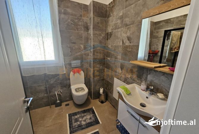 Shtepi ne shitje Shtepi Private ne Durres, 3+1, Mobilimi E mobiluar, Pagesa 380,000  Euro.